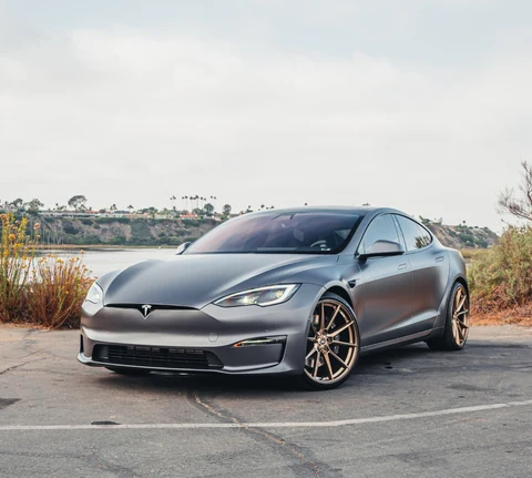 tesla-model-s-plaid 5