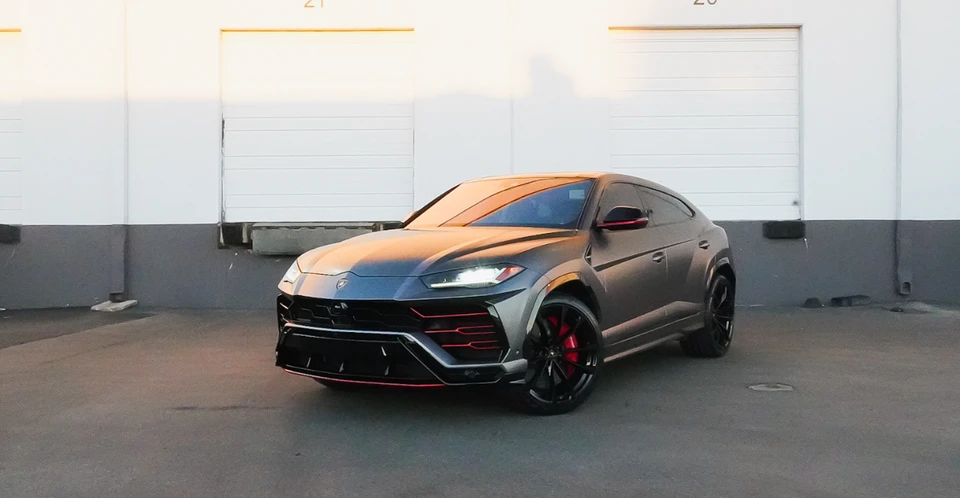 2020-lamborghini-urus 1
