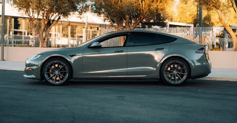 tesla-model-s-plaid 2