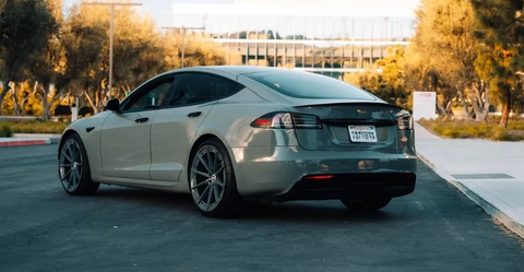 tesla-model-s-plaid 3