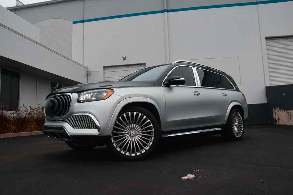 2023-mercedes-benz-gls600 1